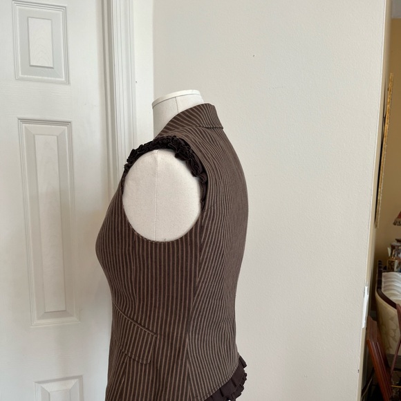 BCBG- Ruffle Cap Sleeve Vest - Picture 3 of 6